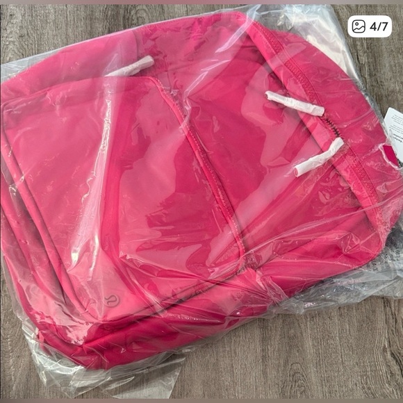 lululemon athletica Bright Pink Everyday Backpack - Picture 4 of 5